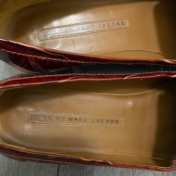 Marc by Marc Jacobs Burgundy Red Faux Alligator Patent Leather Loafers Sz 37.5 - Picture 2 of 6